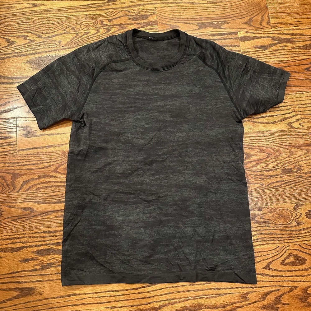 Lululemon Workout Men’s Shirt - Medium